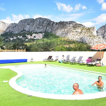 La Pinatelle Kamp alanı Saint-Auban (Alpes-Maritimes)