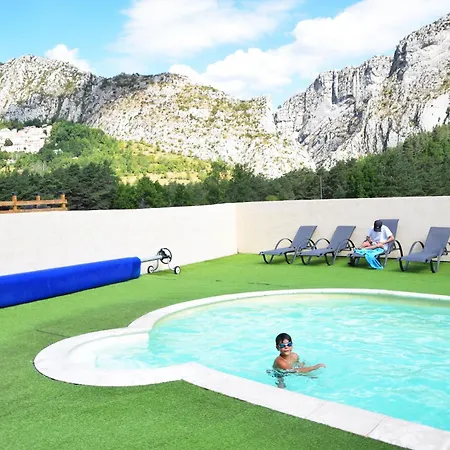 Kamp alanı La Pinatelle Saint-Auban (Alpes-Maritimes)